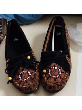 Women Moccasin Shoes NWOT Size 6W